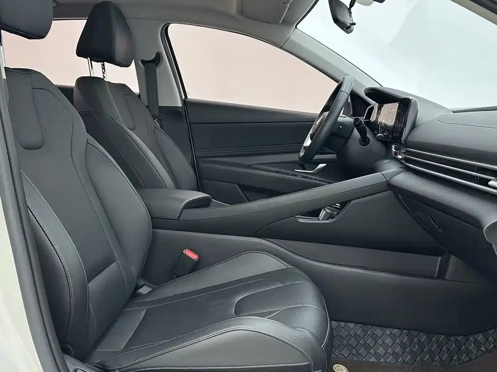 Hyundai Elantra 2022 — фото 9