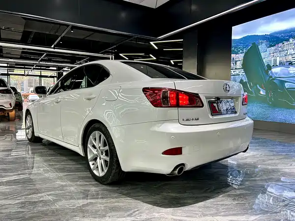 Lexus IS 2011