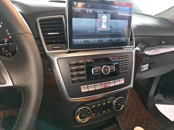 Mercedes-Benz M-Class 2015