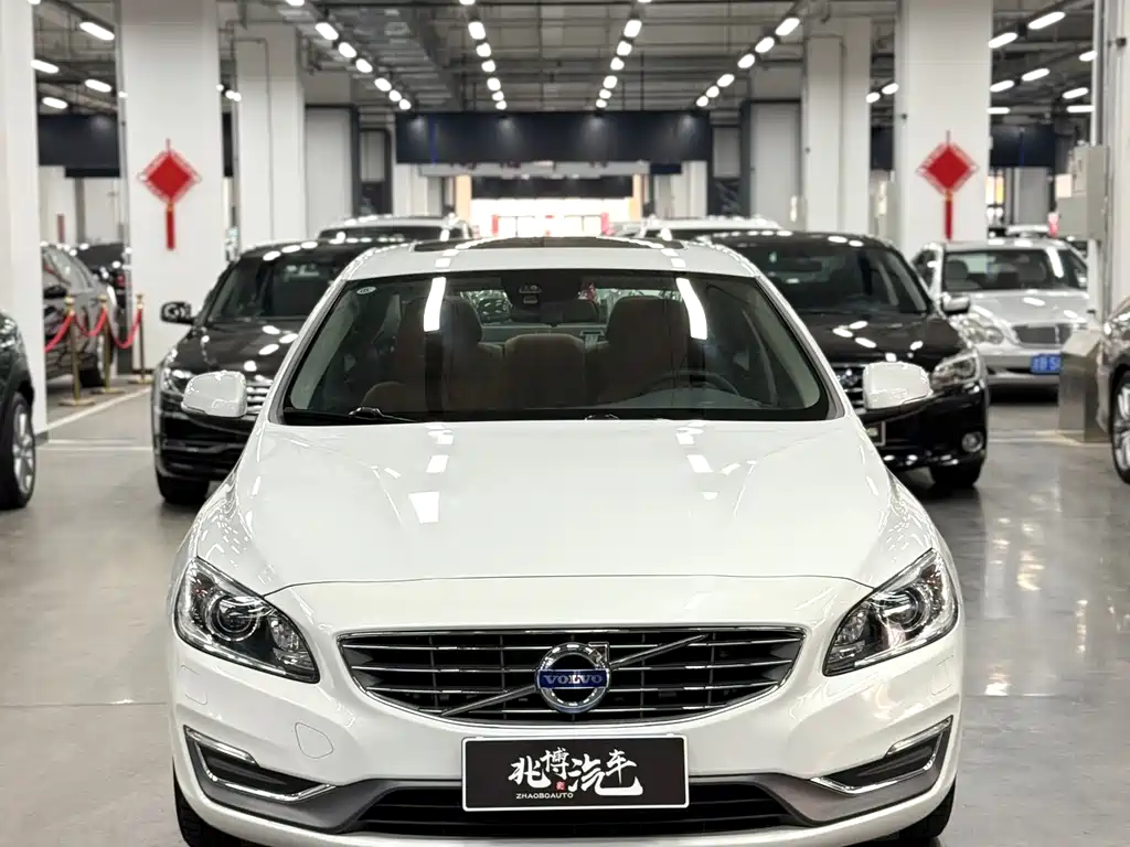 Volvo S60 2017 — фото 2