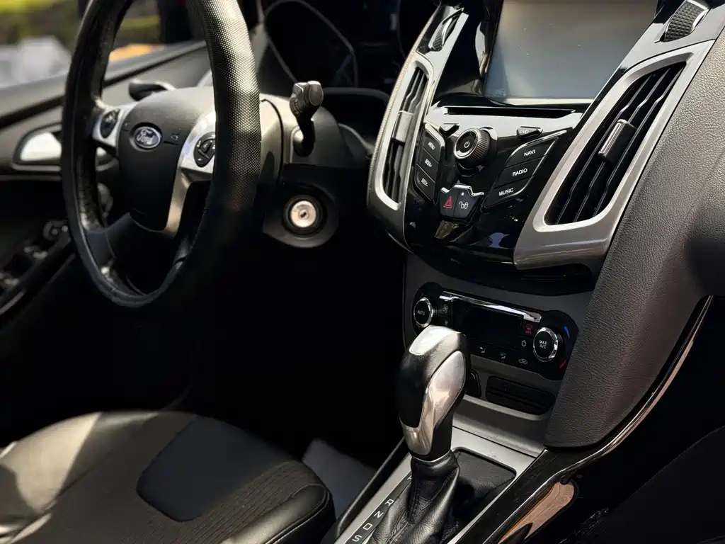 Ford Focus 2015 — фото 21
