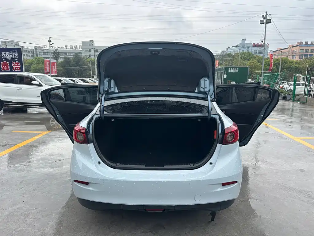 Mazda 3 Axela 2016 — фото 10