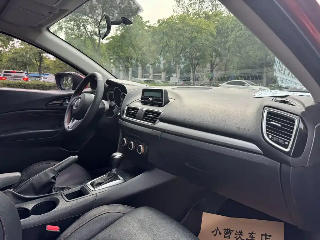 Mazda 3 Axela 2015