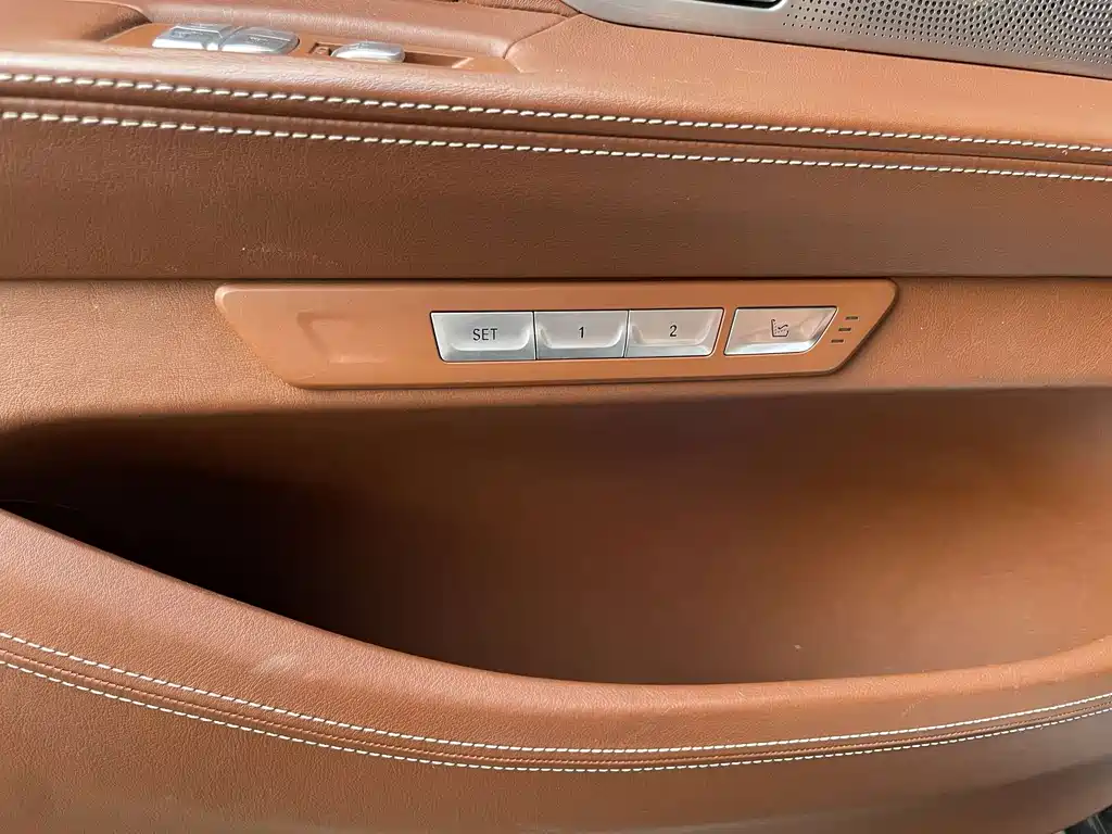 BMW 7 Series 2016 — фото 19