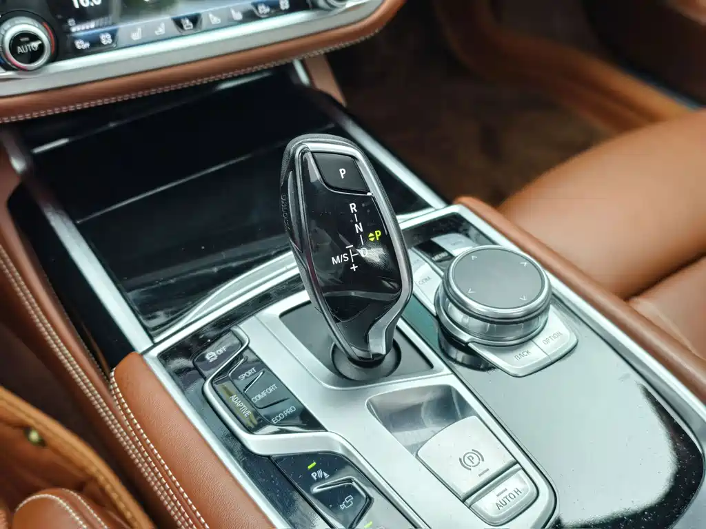 BMW 7 Series 2018 — фото 11