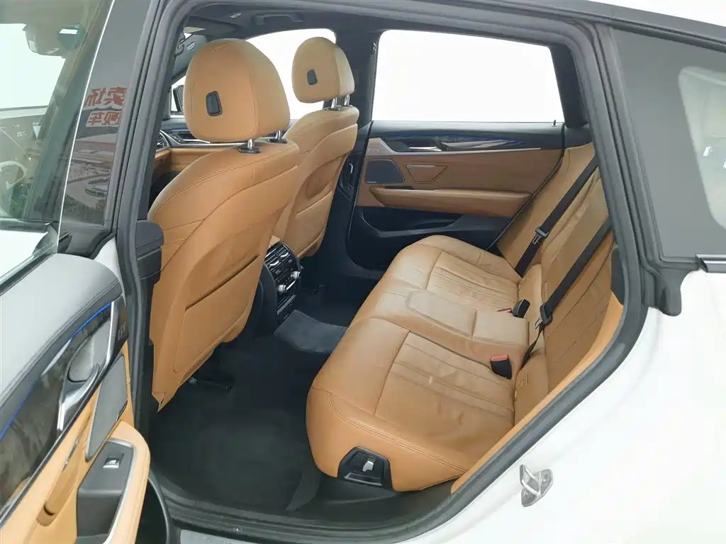 BMW 6 Series GT 2018 — фото 15