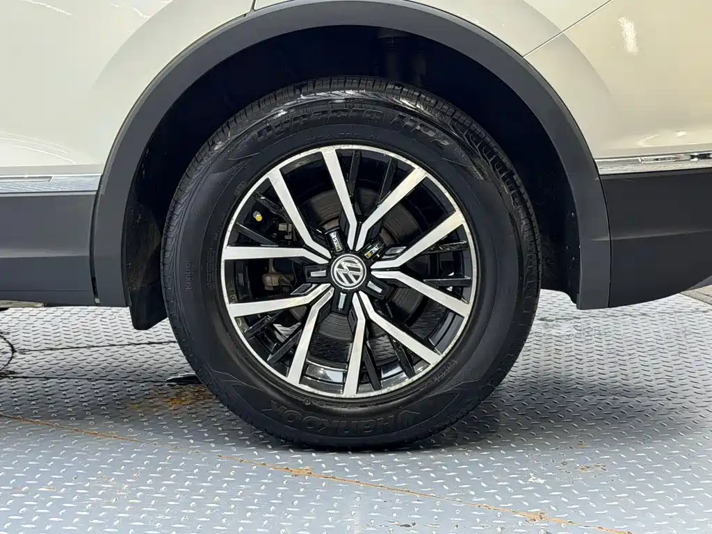 Volkswagen Tiguan L 2017 — фото 17