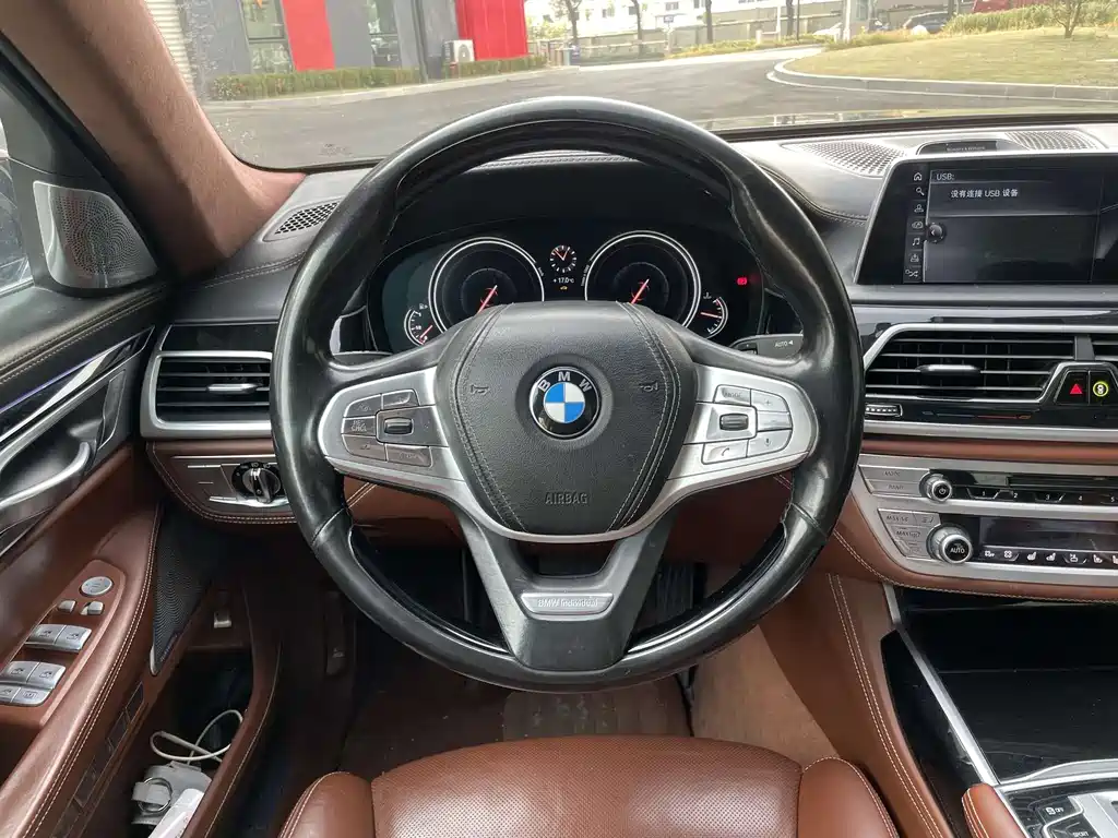 BMW 7 Series 2016 — фото 12