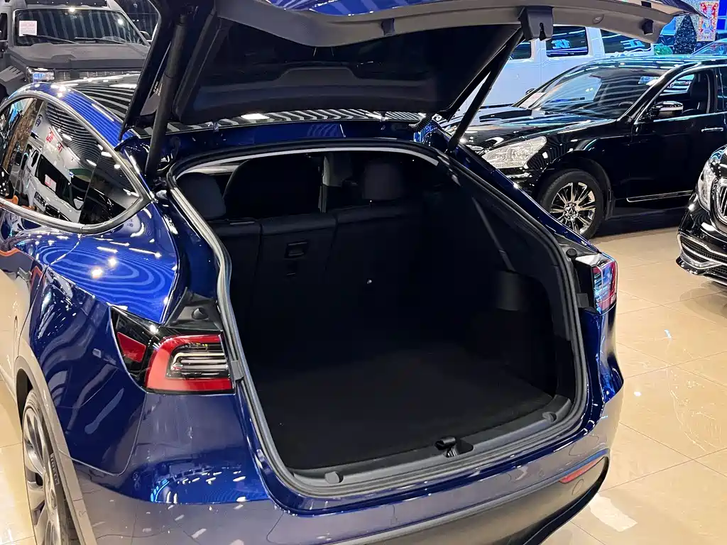Tesla Model Y 2023 — фото 12