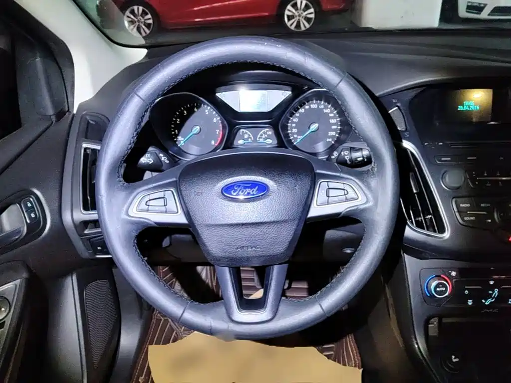 Ford Focus 2016 — фото 11