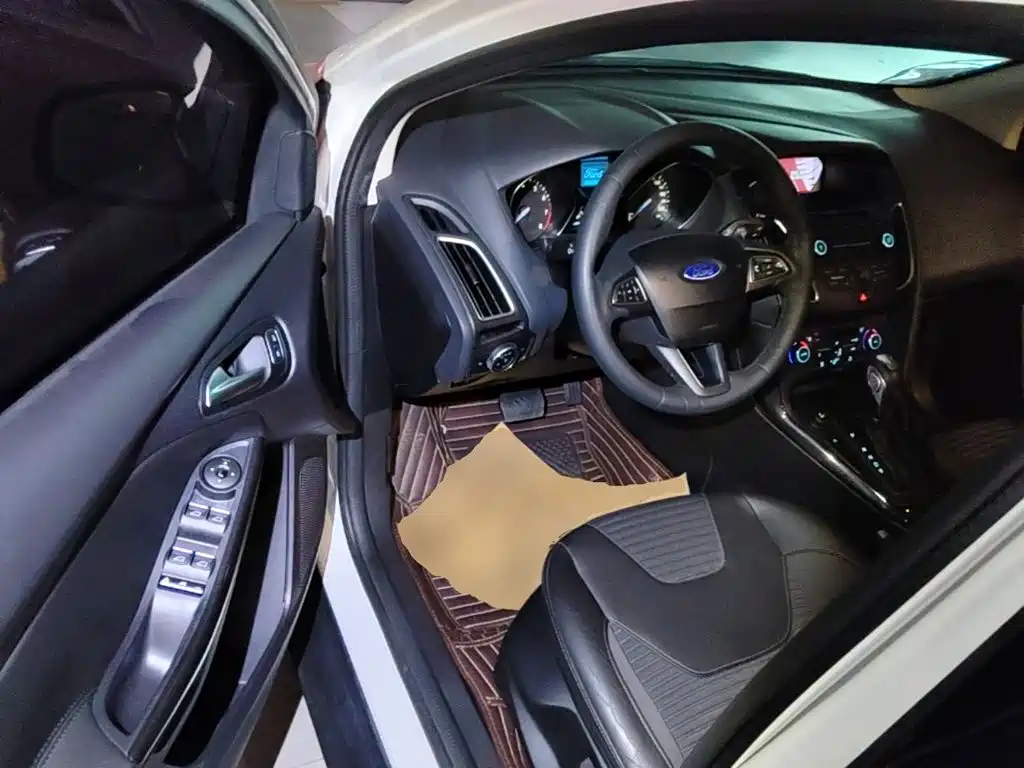 Ford Focus 2016 — фото 16
