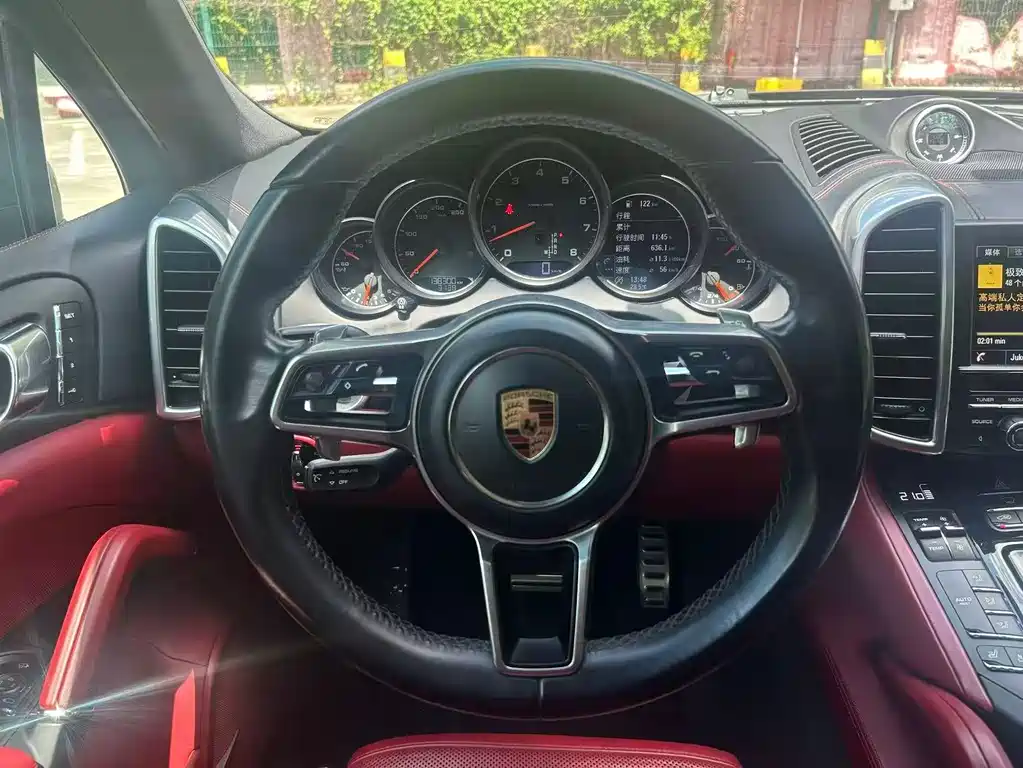 Porsche Cayenne 2016 — фото 11