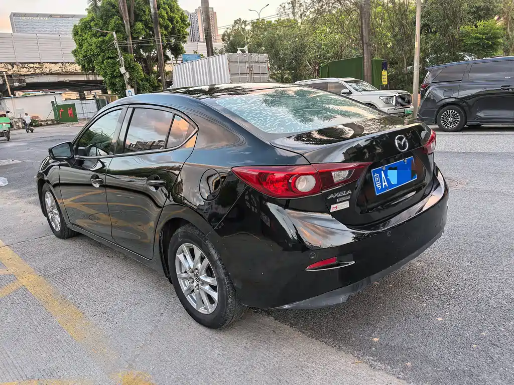 Mazda 3 Axela 2015