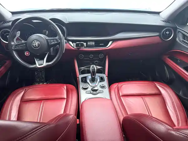 Alfa Romeo Stelvio 2021