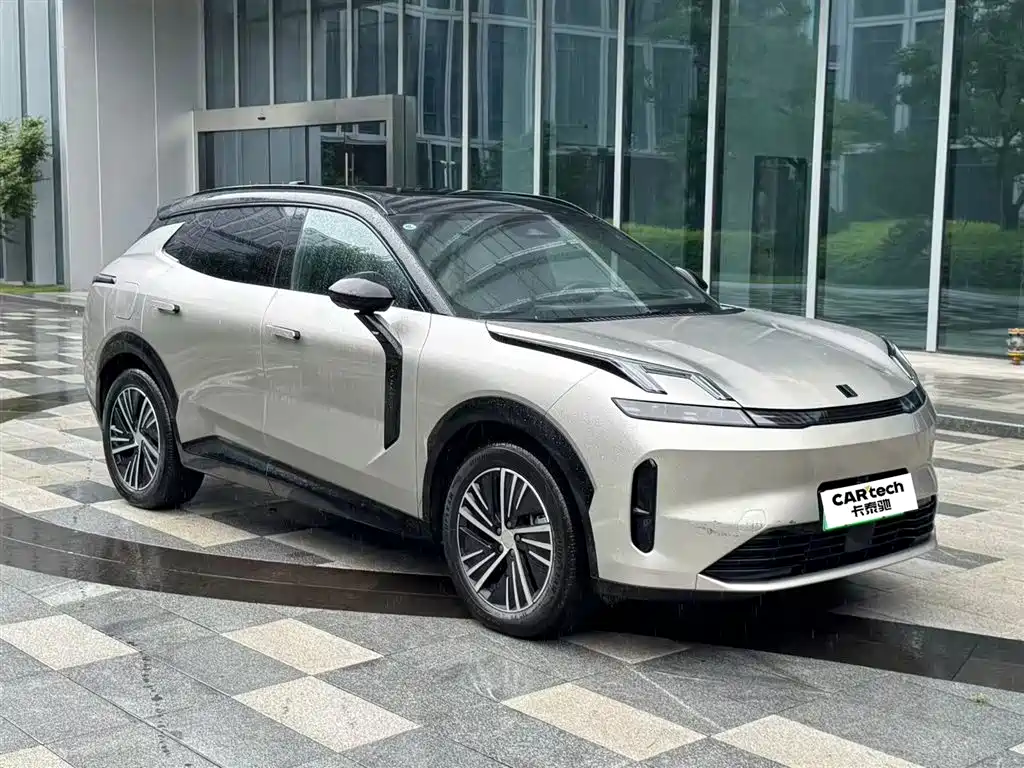 Lynk & Co 08 EM-P 2024