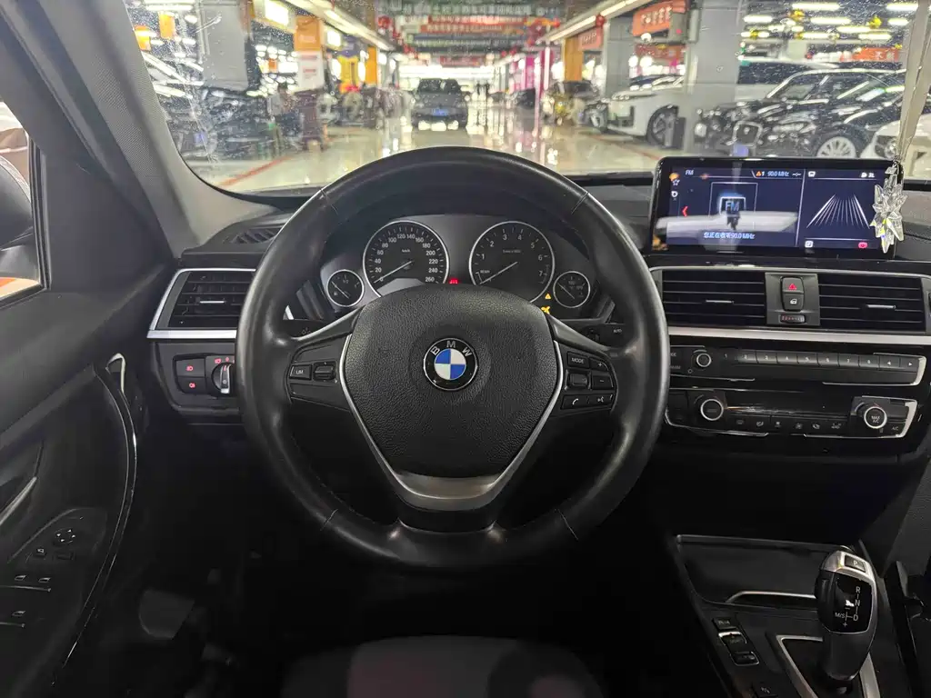BMW 3 Series 2017 — фото 9