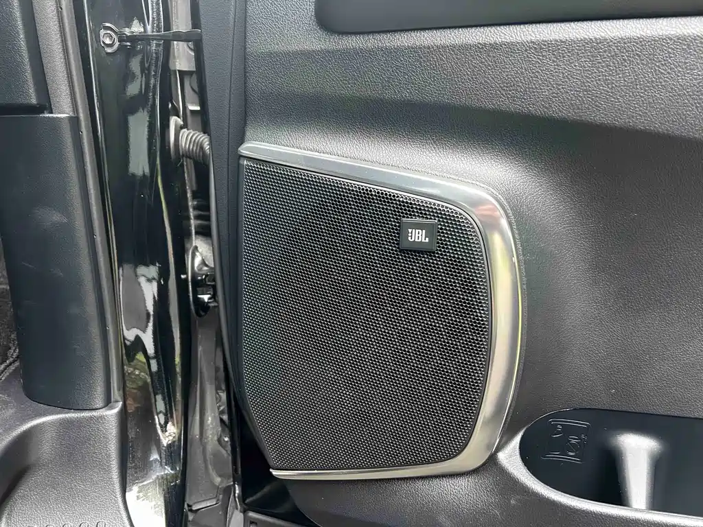 Toyota Vellfire 2023 — фото 13