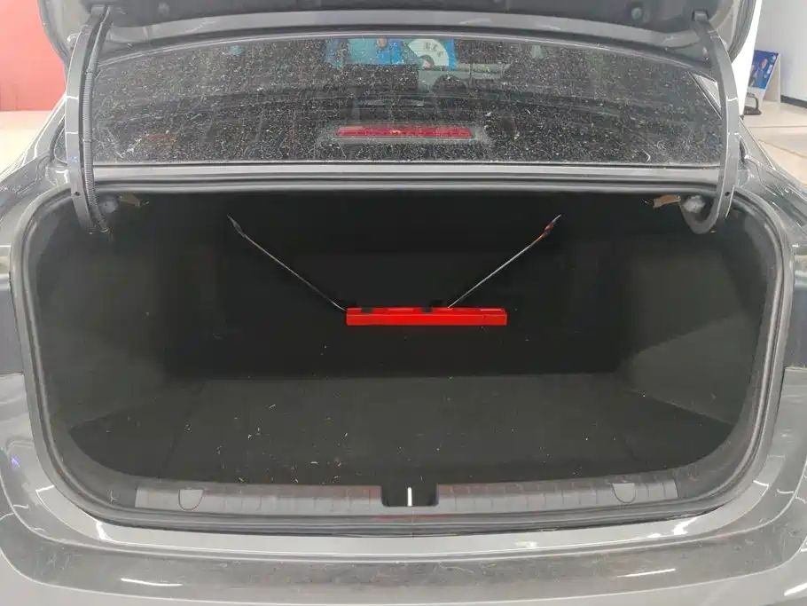 Geely Emgrand 2025