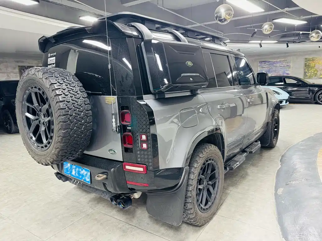 Land Rover Defender 2023 — фото 4
