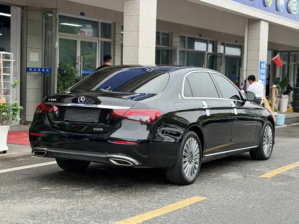 Mercedes-Benz E-Class 2023 — фото 12