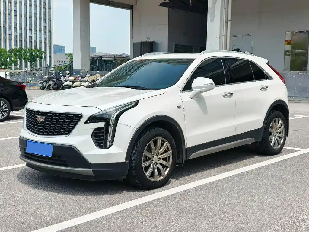 Cadillac XT4 2019 — фото 1