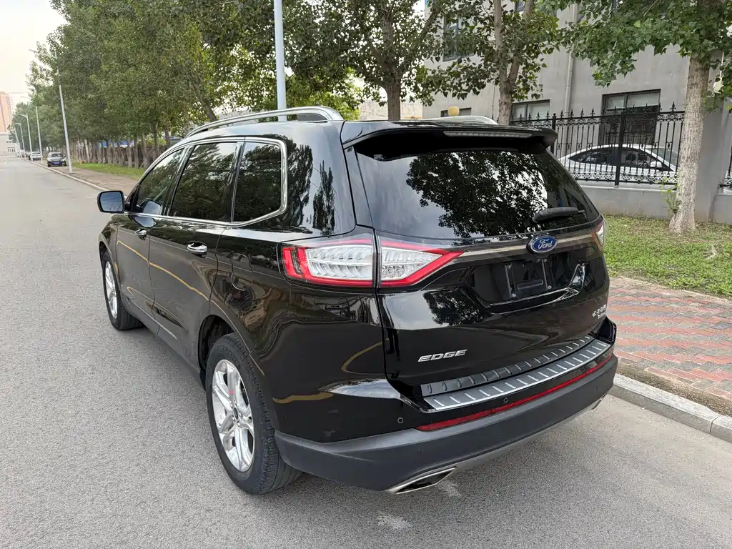 Ford Edge 2017 — фото 17