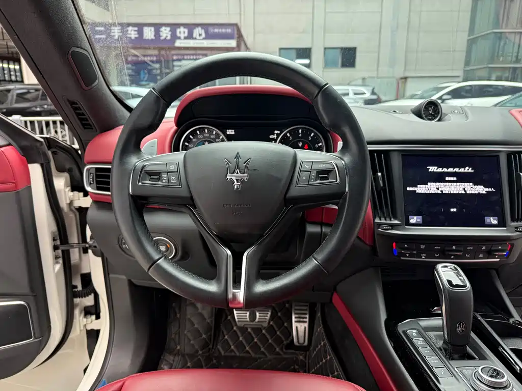 Maserati Levante 2023 — фото 13