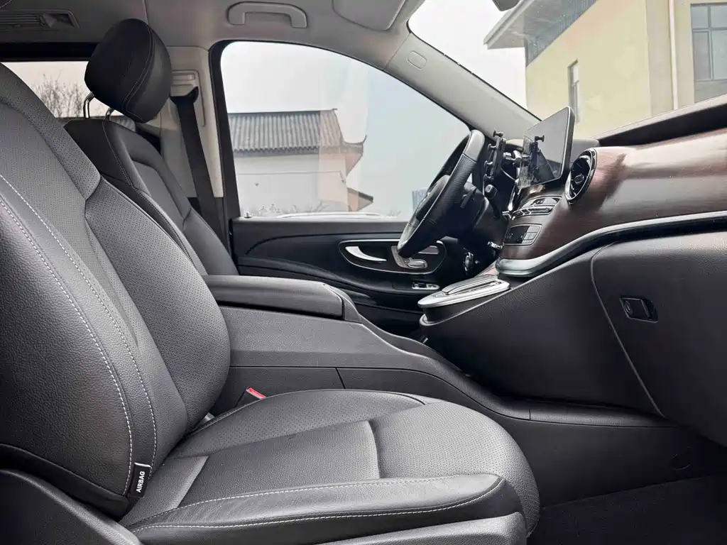 Mercedes-Benz V-Class 2021 — фото 14