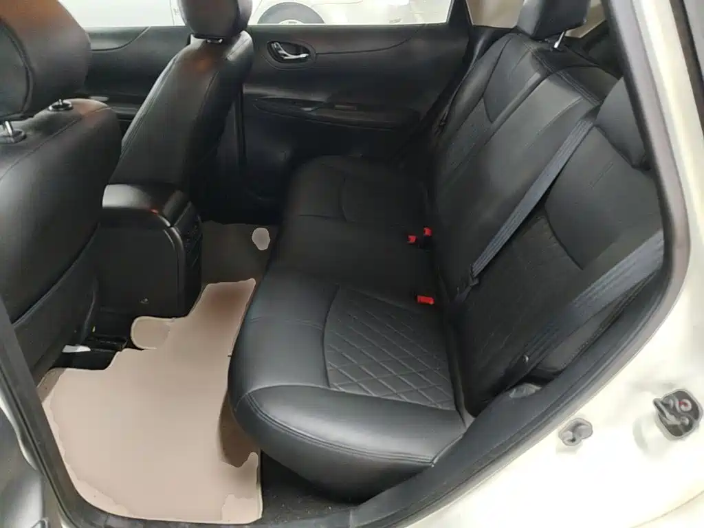 Nissan Tiida 2015 — фото 17
