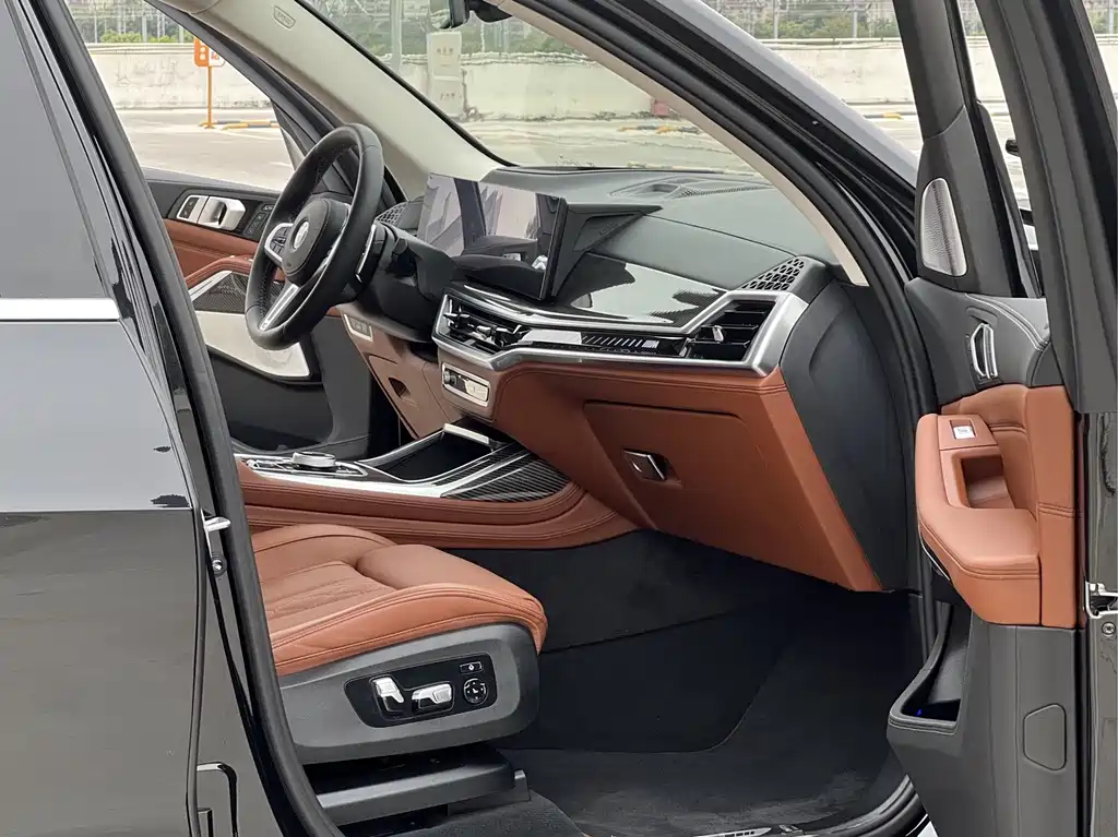 BMW X7 M60i 2025 — фото 6
