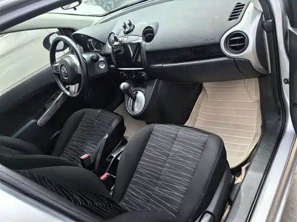 Mazda 2 2011