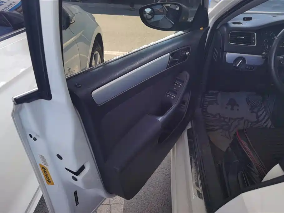 Volkswagen Sagitar 2014