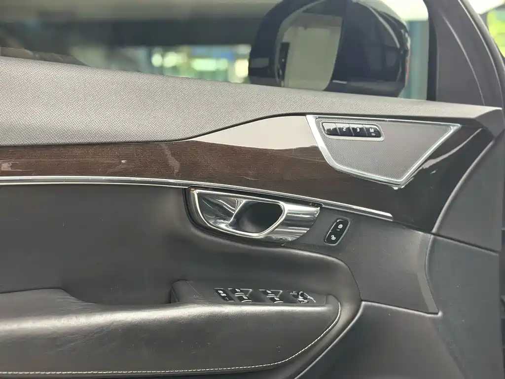 Volvo XC90 2016 — фото 15