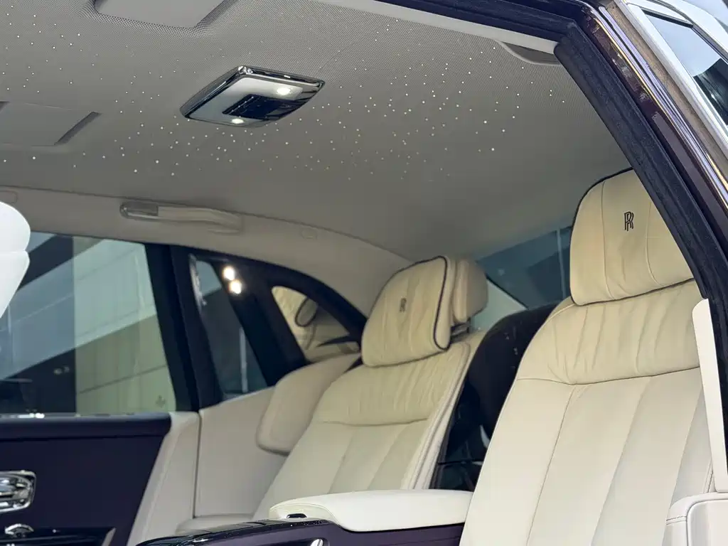 Rolls-Royce Phantom 2019 — фото 16