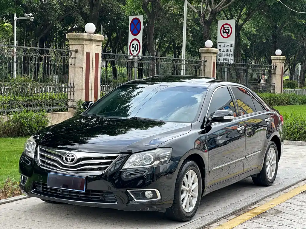 Toyota Camry 2013 — фото 1
