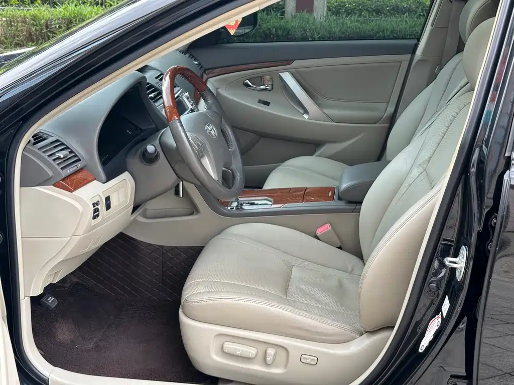 Toyota Camry 2013 — фото 4