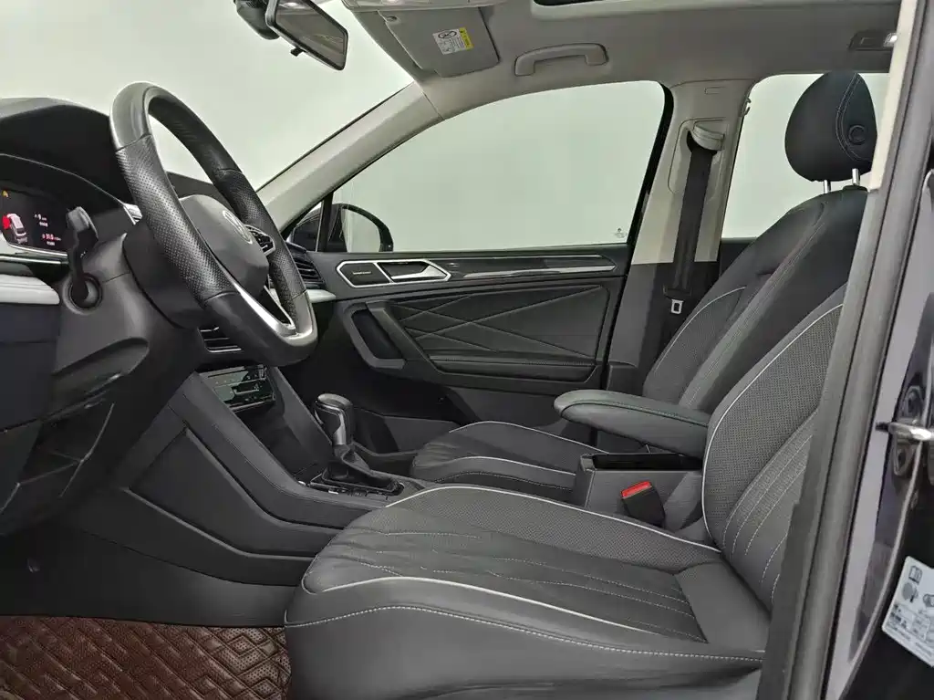Volkswagen Tiguan L 2023 — фото 16