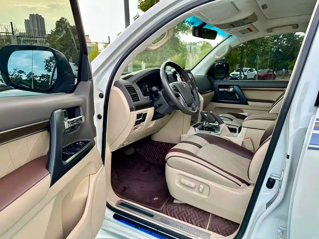 Toyota Land Cruiser 2020 — фото 5