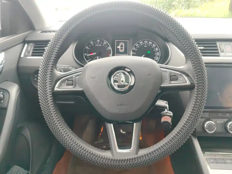 Skoda Octavia 2016 — фото 15