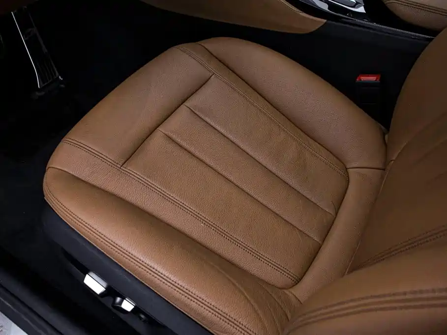 BMW 5 Series 2019 — фото 13