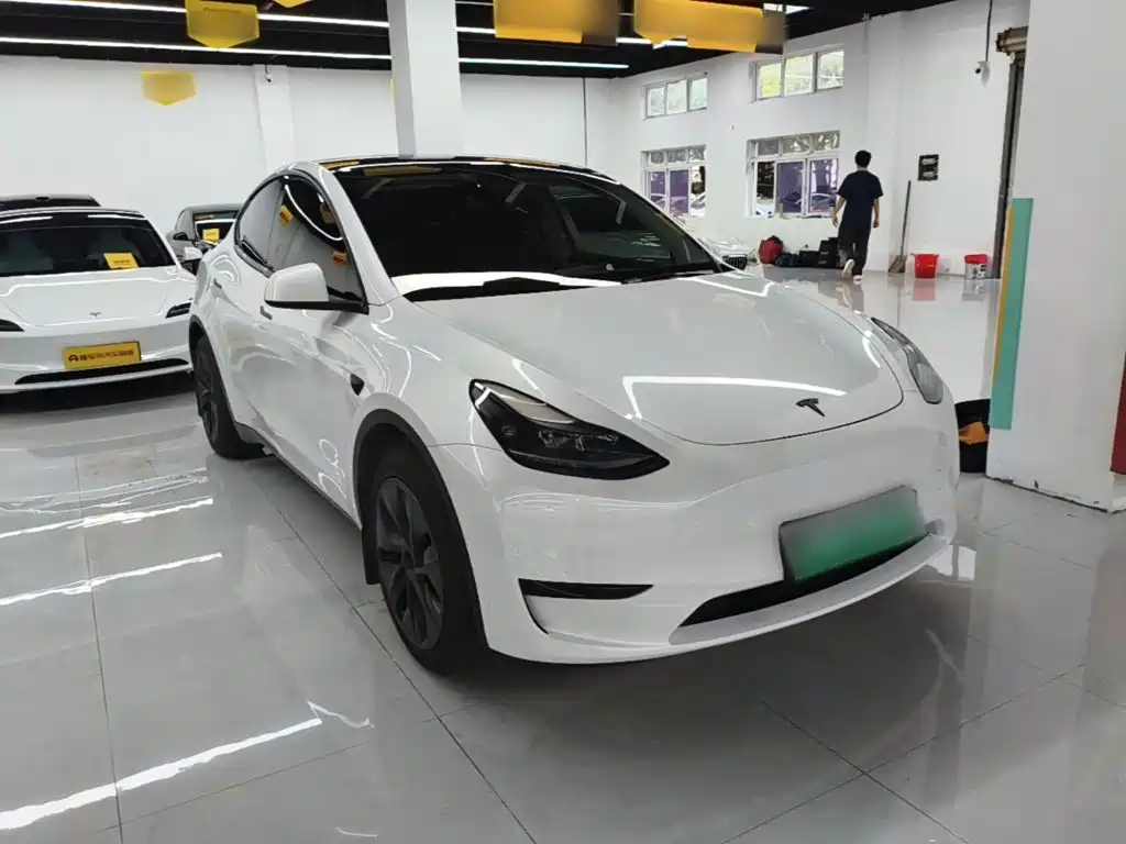 Tesla Model Y 2024 — фото 4