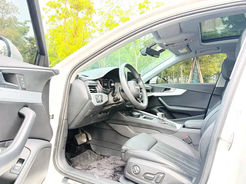 Audi A4L 2021