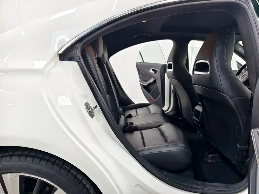 Mercedes-Benz CLA 2018 — фото 16