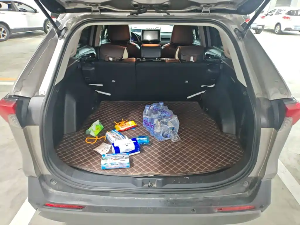 Toyota RAV4 2019 — фото 19