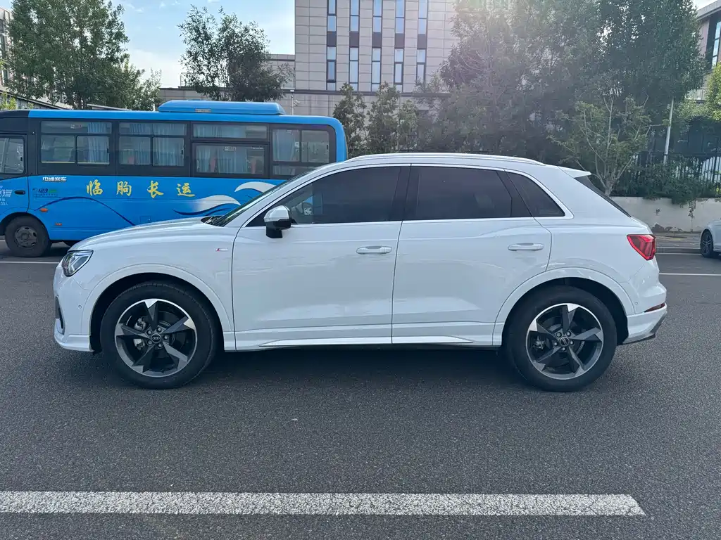 Audi Q3 2023 — фото 4