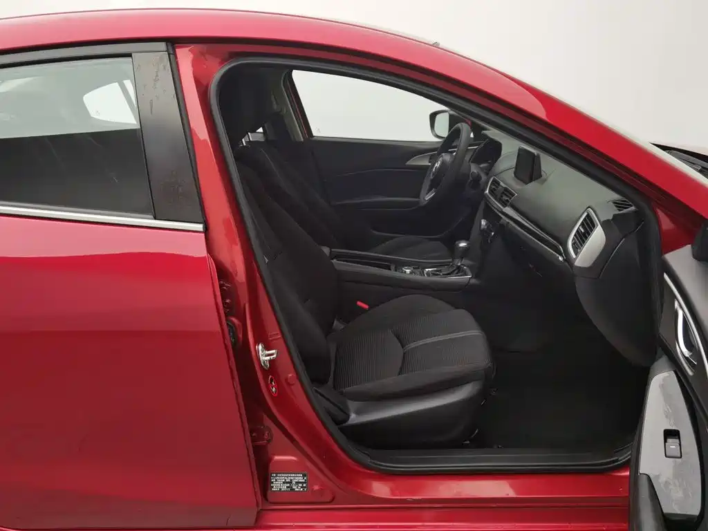 Mazda 3 Axela 2017 — фото 23