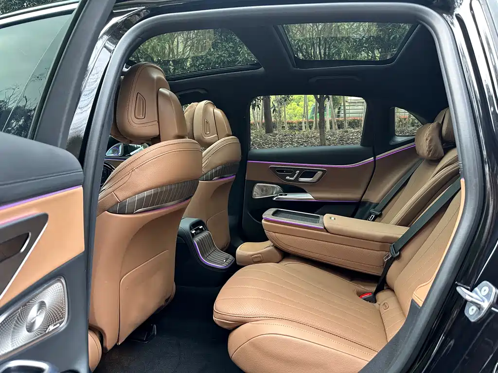 Mercedes-Benz E-Class 2025 — фото 10