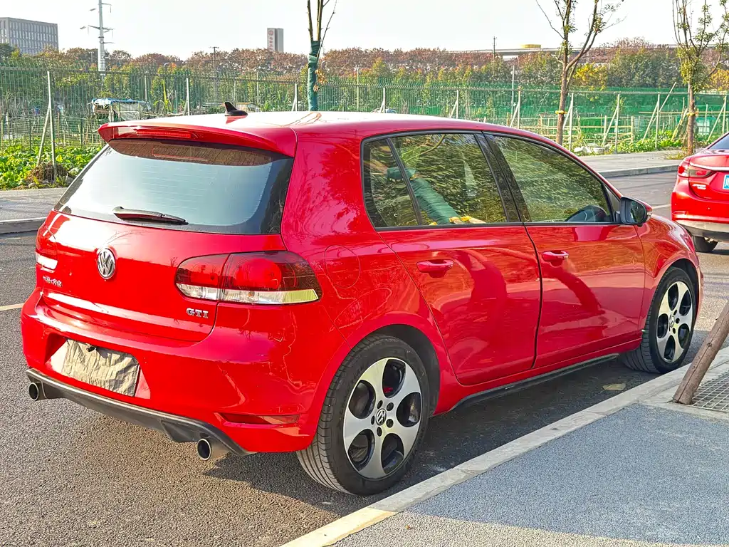 Volkswagen Golf GTI 2012 — фото 4