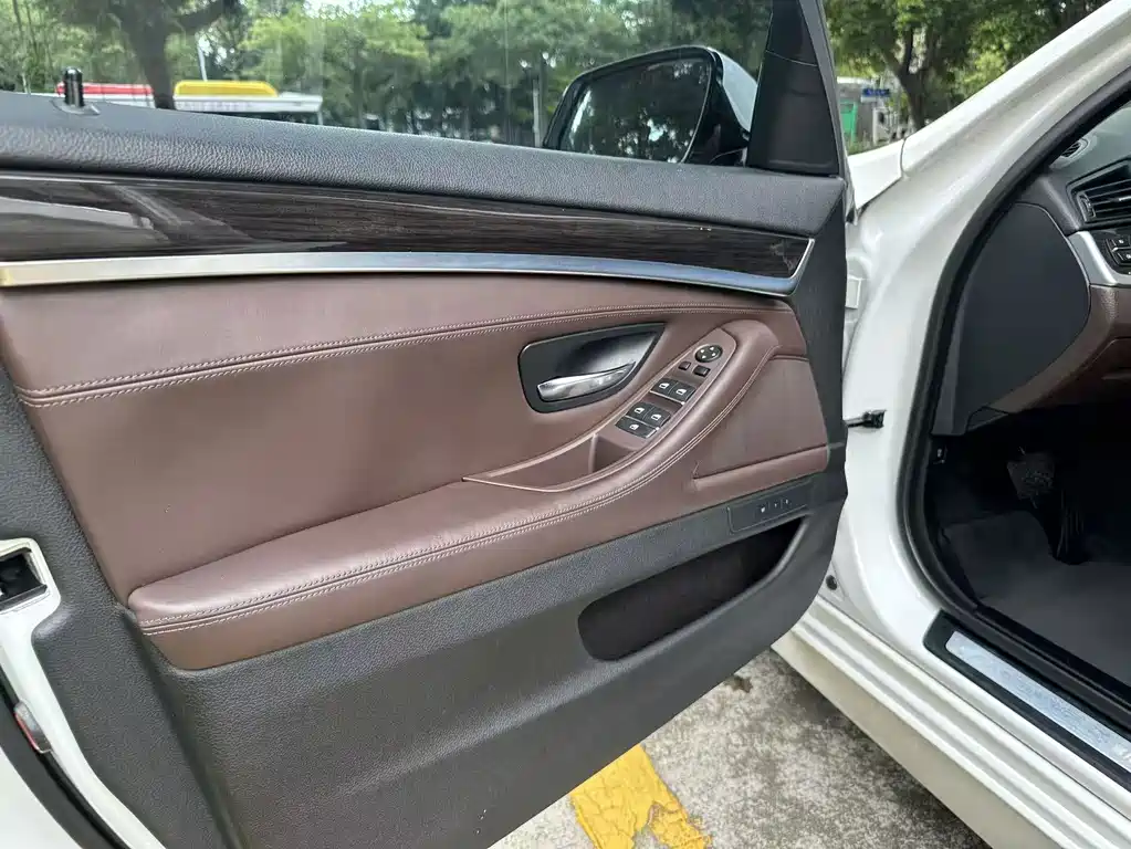 BMW 5 Series 2015 — фото 13