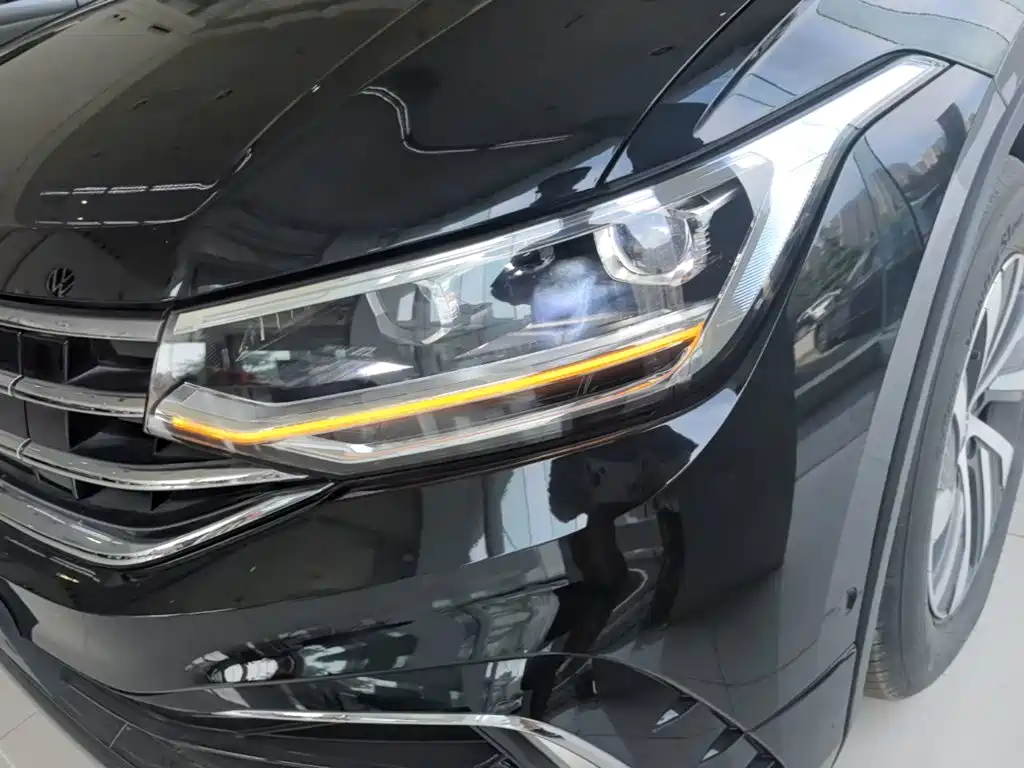 Volkswagen Tiguan L Plug-In Hybrid 2023 — фото 18